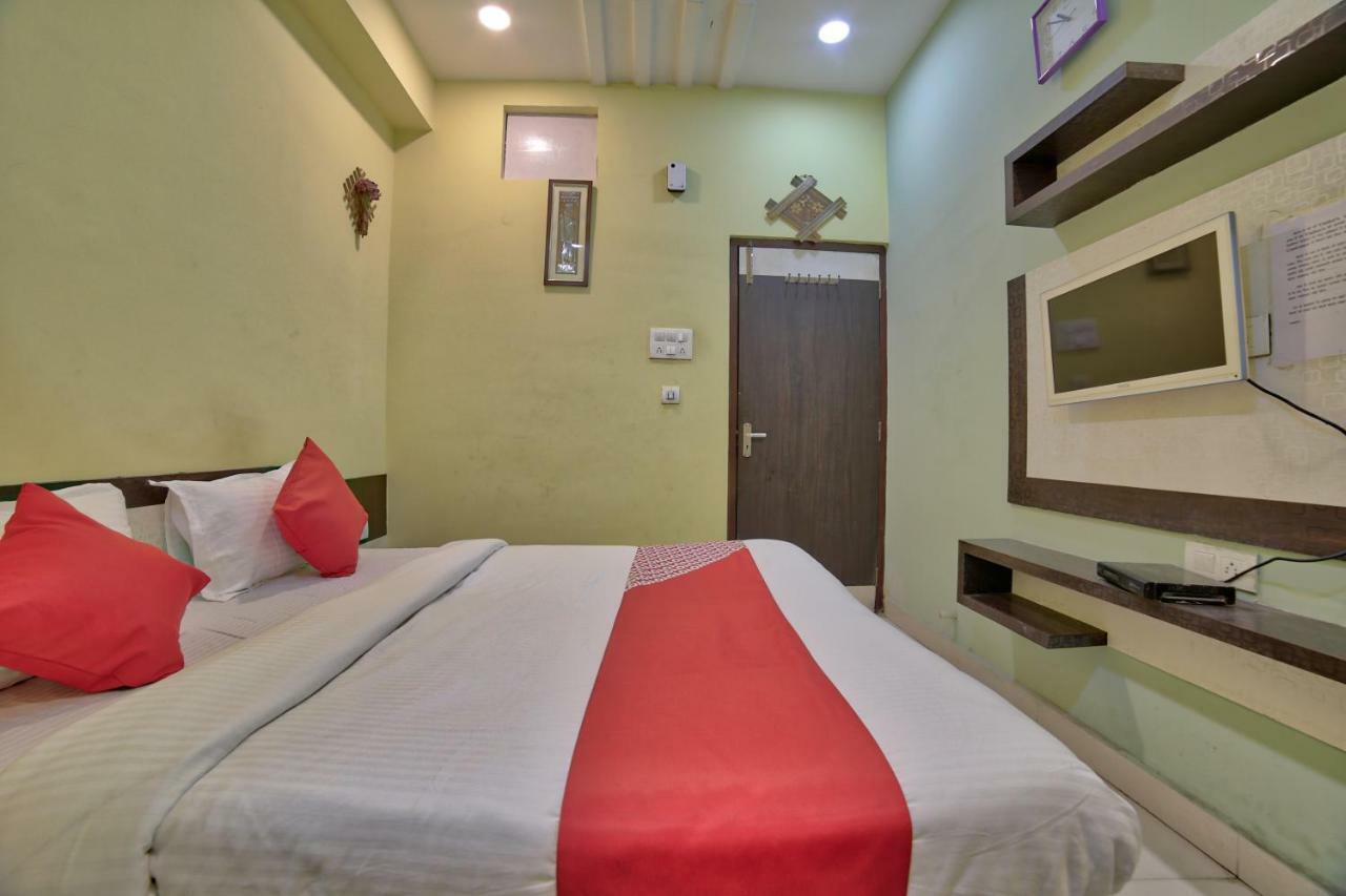 Oyo 35538 Hotel Risha Chandrapur Exteriör bild