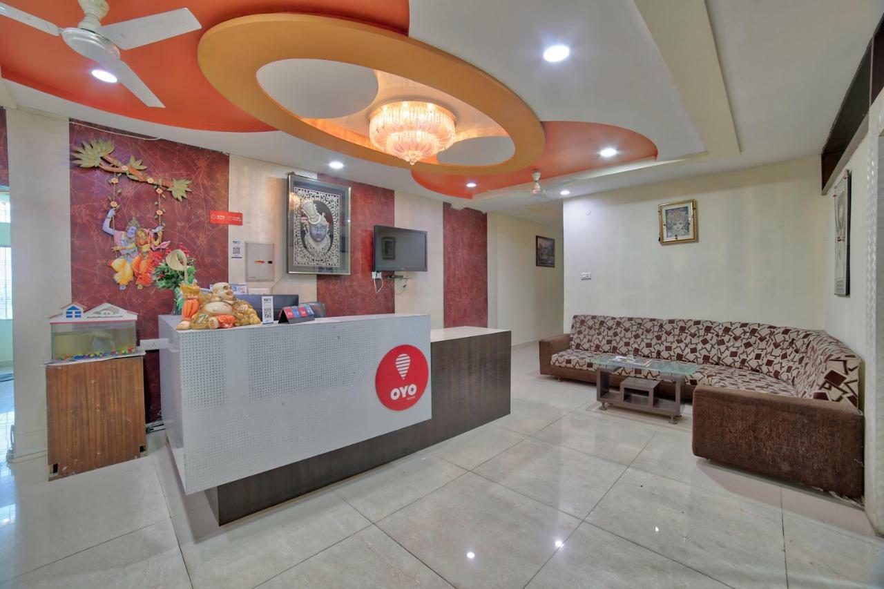 Oyo 35538 Hotel Risha Chandrapur Exteriör bild