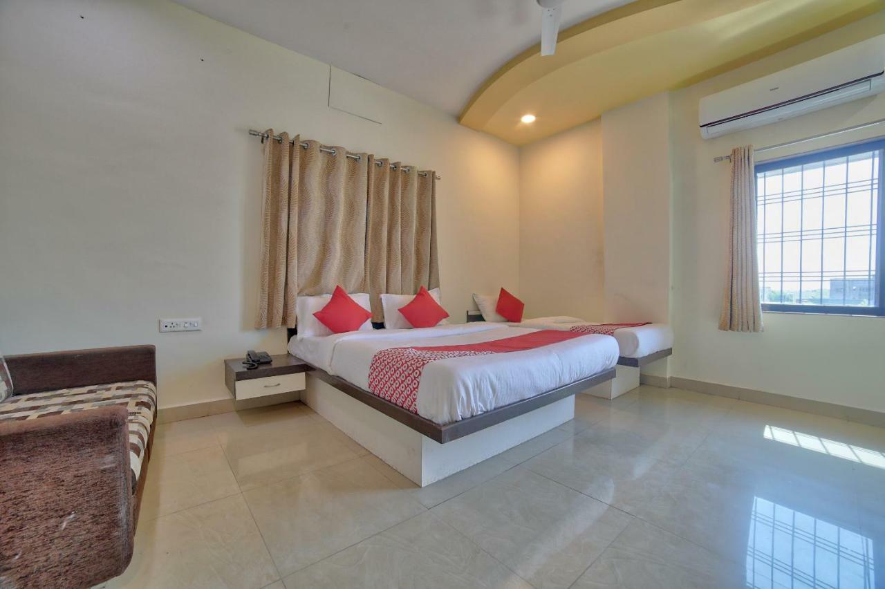 Oyo 35538 Hotel Risha Chandrapur Exteriör bild